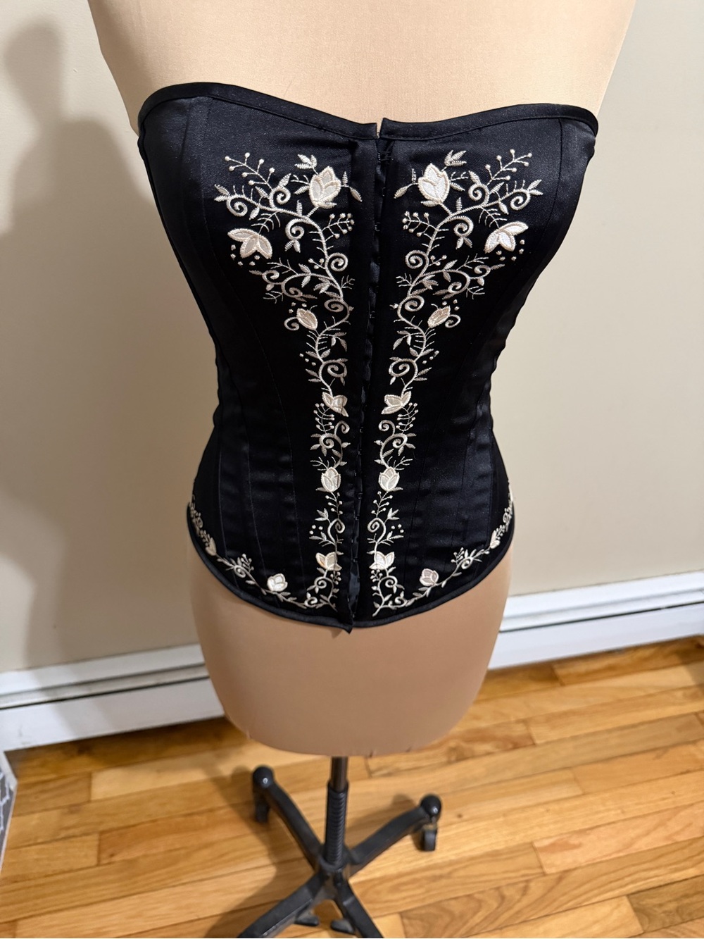 “Vintage” “going out top” (lol) Charlotte Russe corset - EUC.